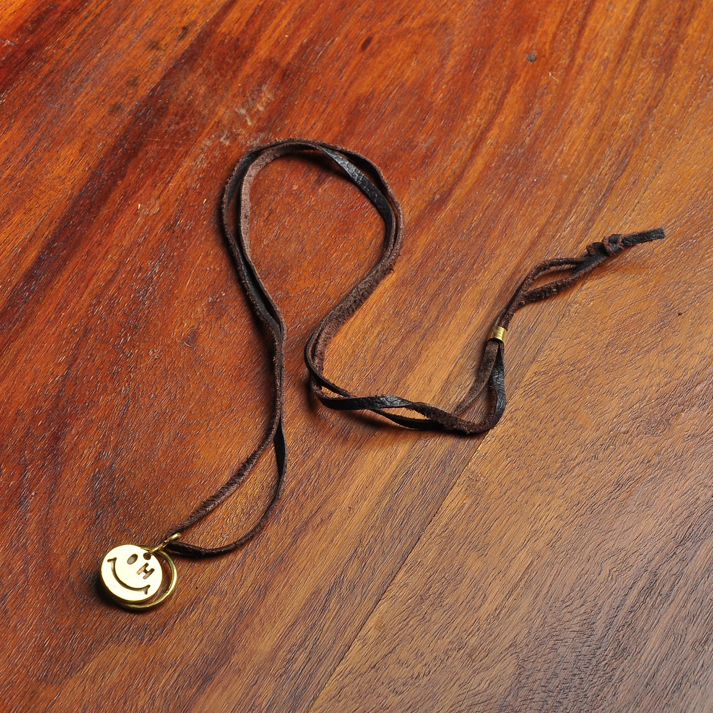 HRM 1611 N5A Smile H Glass Holder Necklace