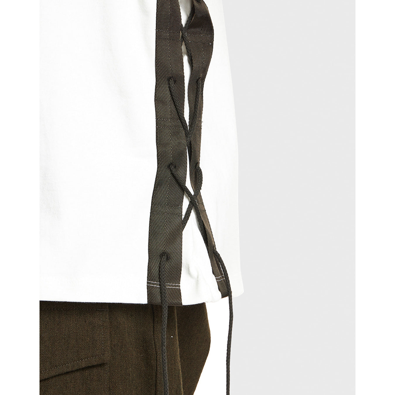 EASTLOGUE 2121FWCS02 L.S FLACK T SHIRT- WHITE