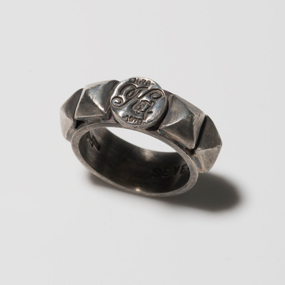 SEVESKIG Silver Ring(Square Studded)