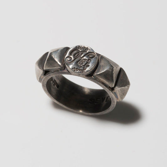 SEVESKIG Silver Ring(Square Studded)