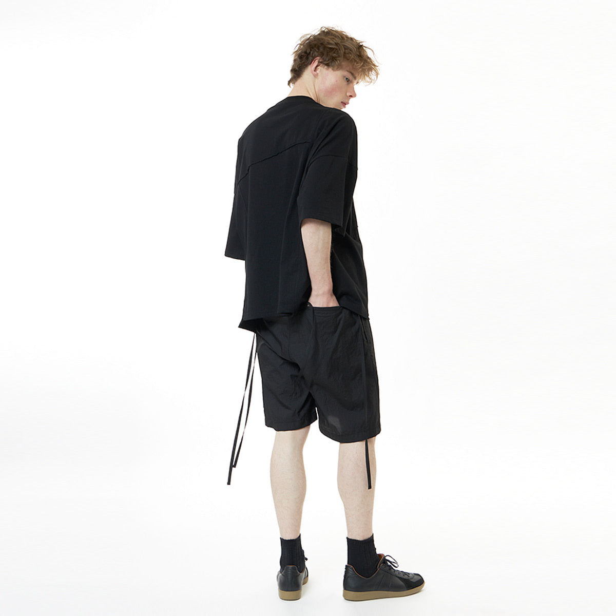 UNAFFECTED UN-SS21CS03 CONTRAST STITCH T-SHIRT - BLACK