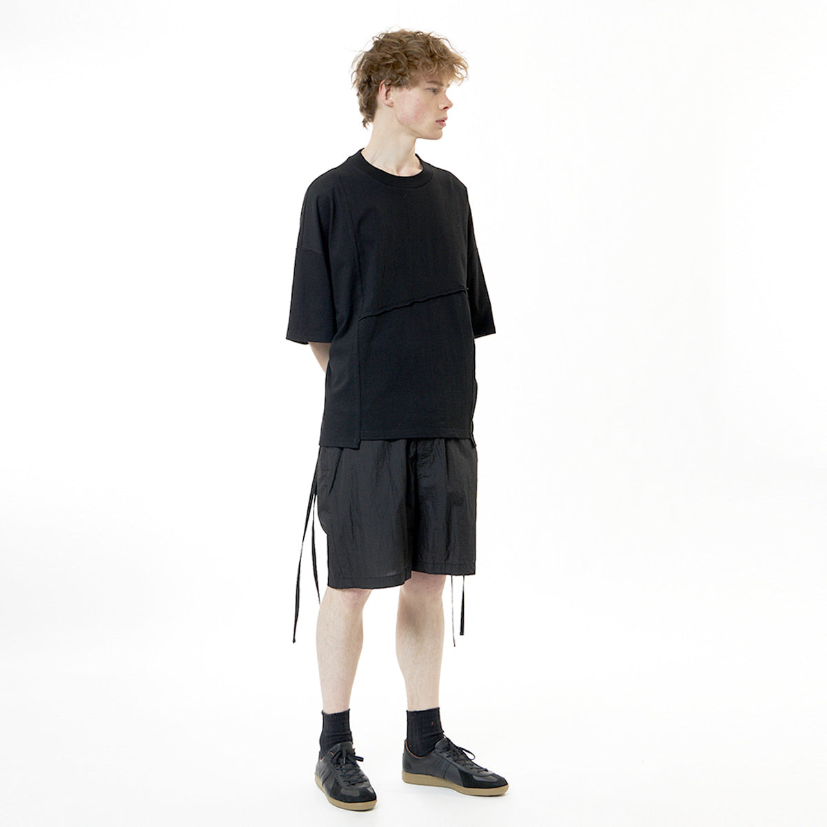 UNAFFECTED UN-SS21CS03 CONTRAST STITCH T-SHIRT - BLACK