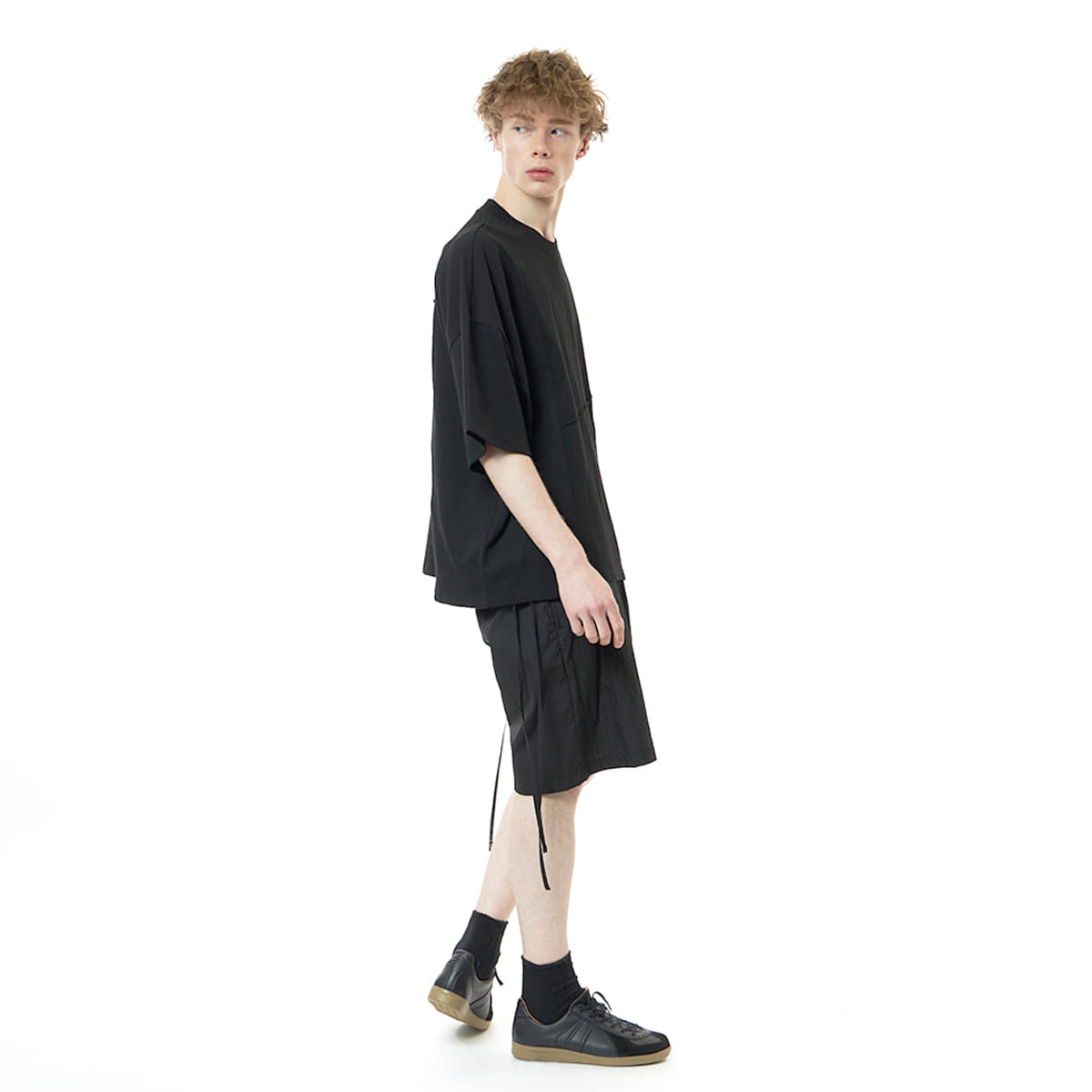 UNAFFECTED UN-SS21CS03 CONTRAST STITCH T-SHIRT - BLACK