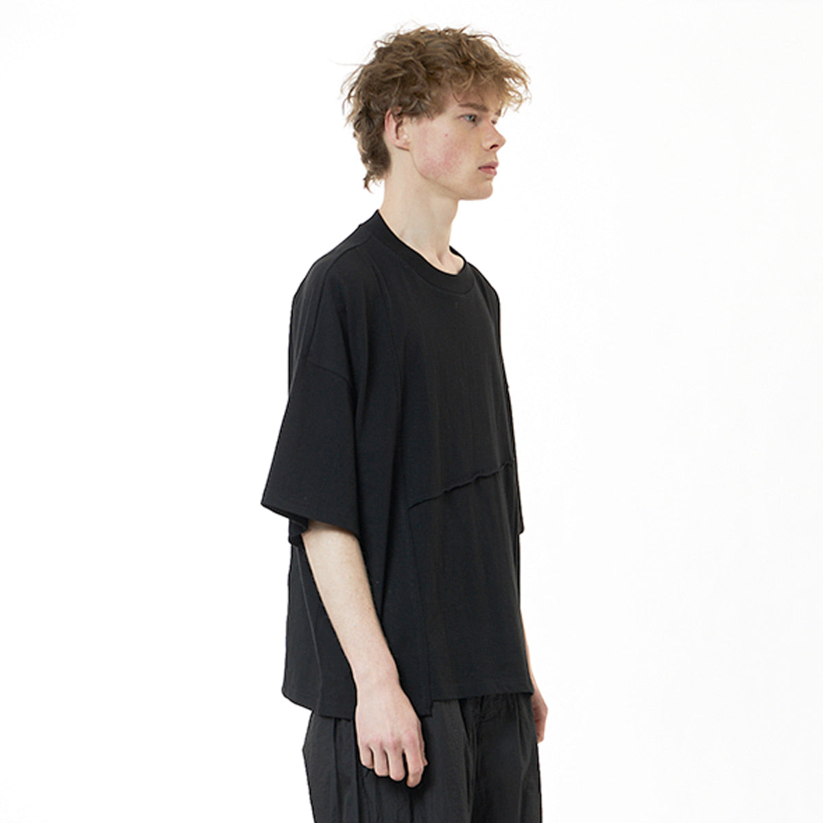 UNAFFECTED UN-SS21CS03 CONTRAST STITCH T-SHIRT - BLACK