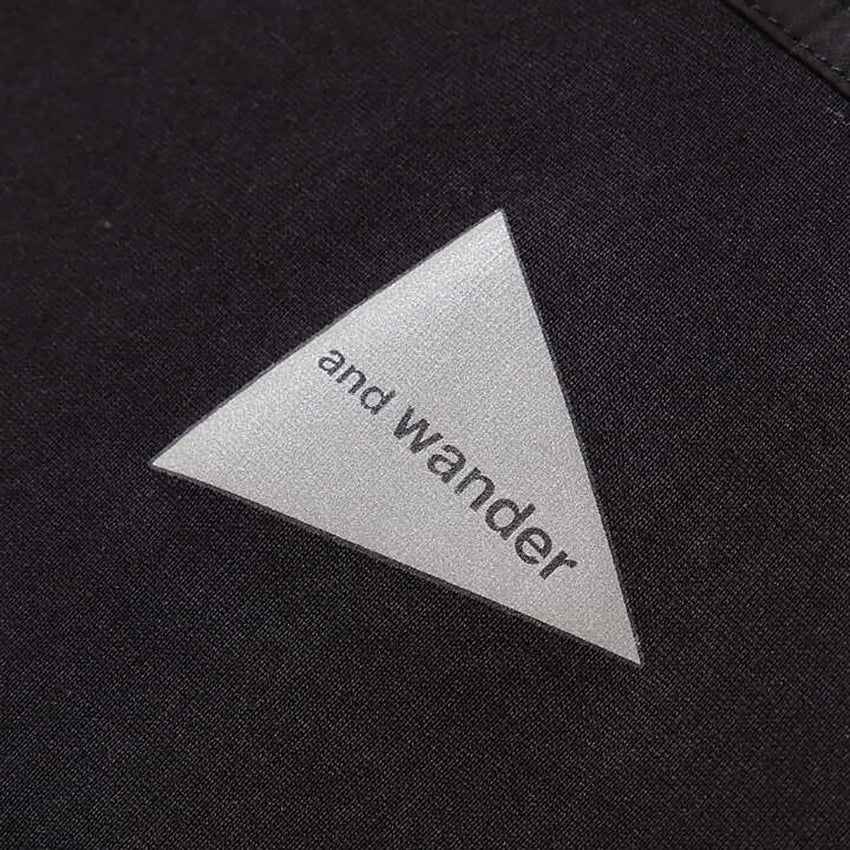AND WANDER pocket T black